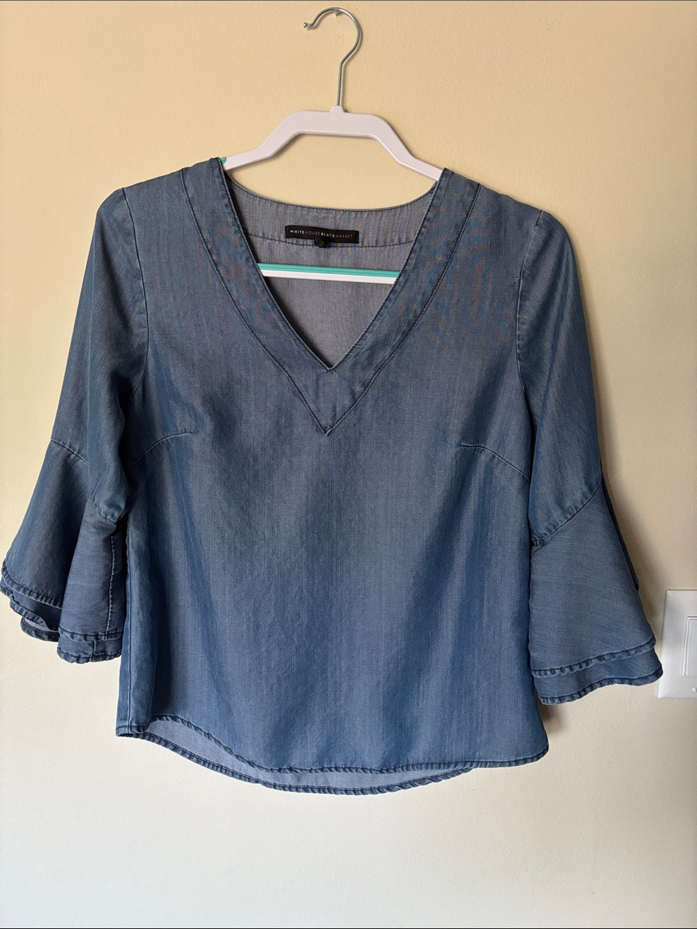 💐White House Black Market Washed Denim-Look V-Neck Bell Sleeve Blouse size Large